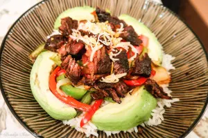 steak veggie and avocado bowl della rice