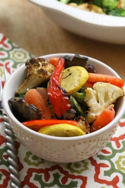 Super easy and delicious air fryer roasted vegetables that can be made super fast for dinner in under 20 minutes! #healthyrecipe #vegetables #healthyeats