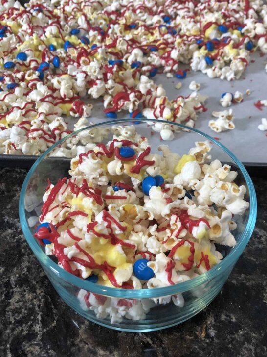 Looking for a fun new superhero popcorn recipe for movie night? Check out this sweet Captain Marvel themed popcorn with red, blue and yellow -- the colors of the movie! #captainmarvel #disneyrecipes