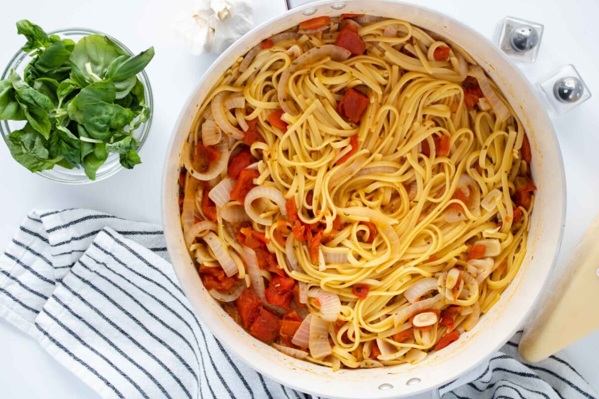 20 Minute One Pot Tomato Basil Pasta