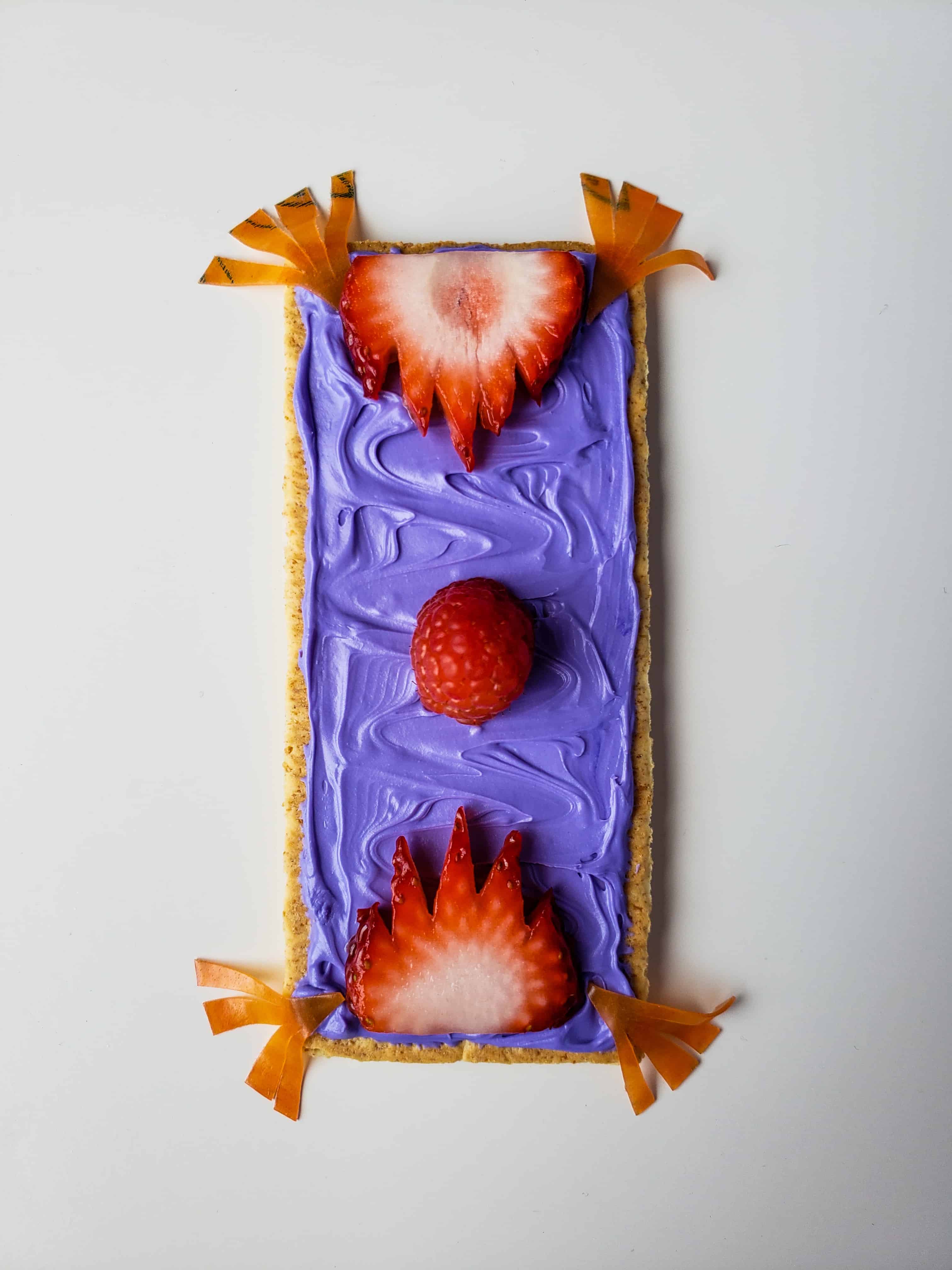 Who doesn't love the Aladdin Movie? Check out this super easy magic carpet Disney inspired snack recipe that the kids will love!