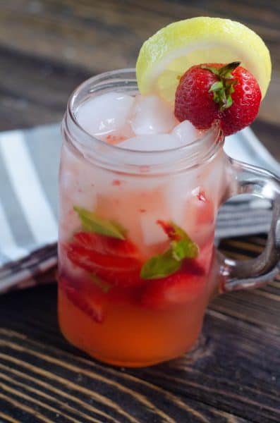 Looking for a refreshing drink? Check out this easy and delicious strawberry basil lemonade recipe! Perfect for BBQs, outdoor events and parties!