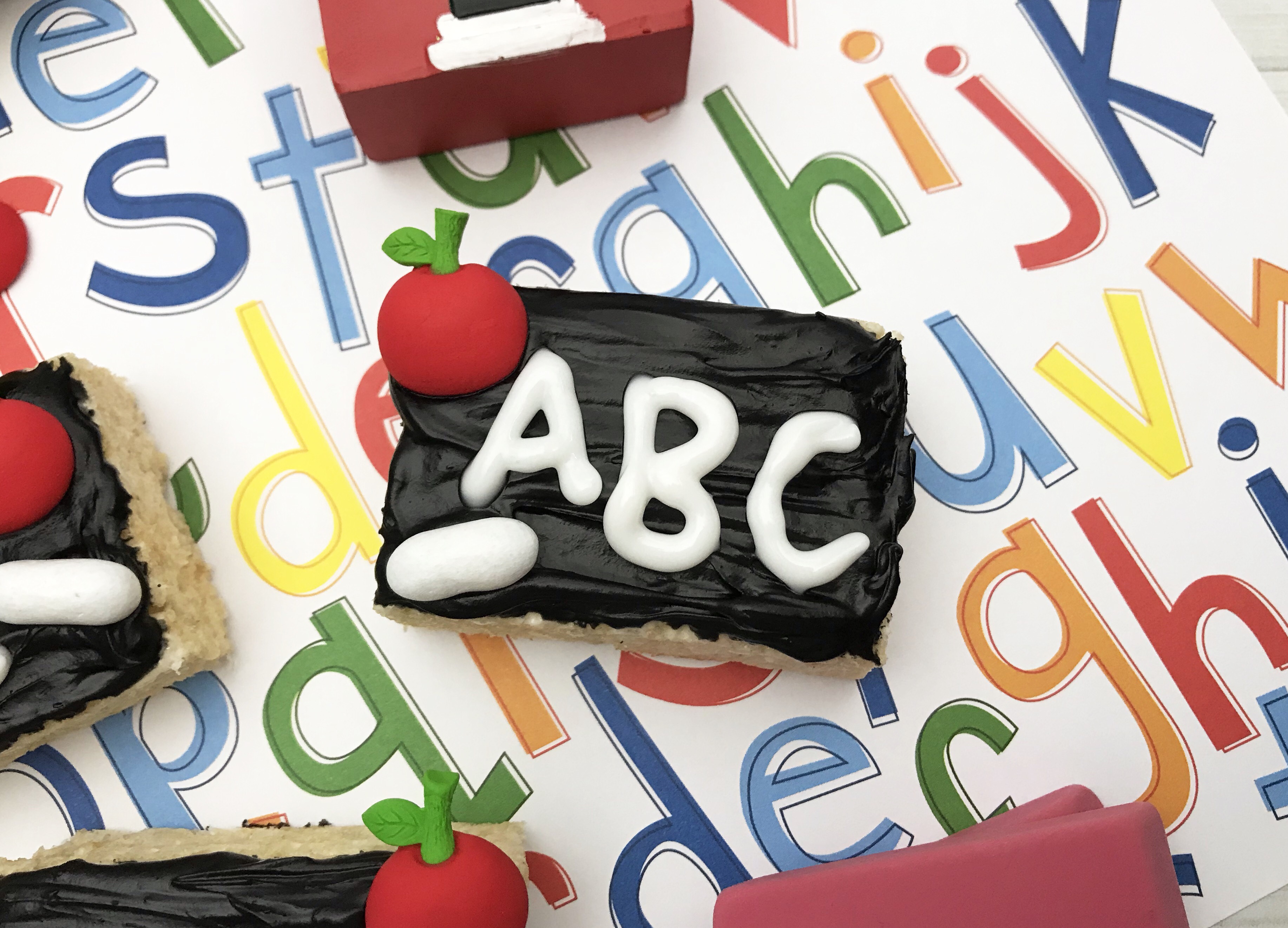 Sharing some amazing back to school traditions for kids and a fun chalkboard rice krispie treat recipe!