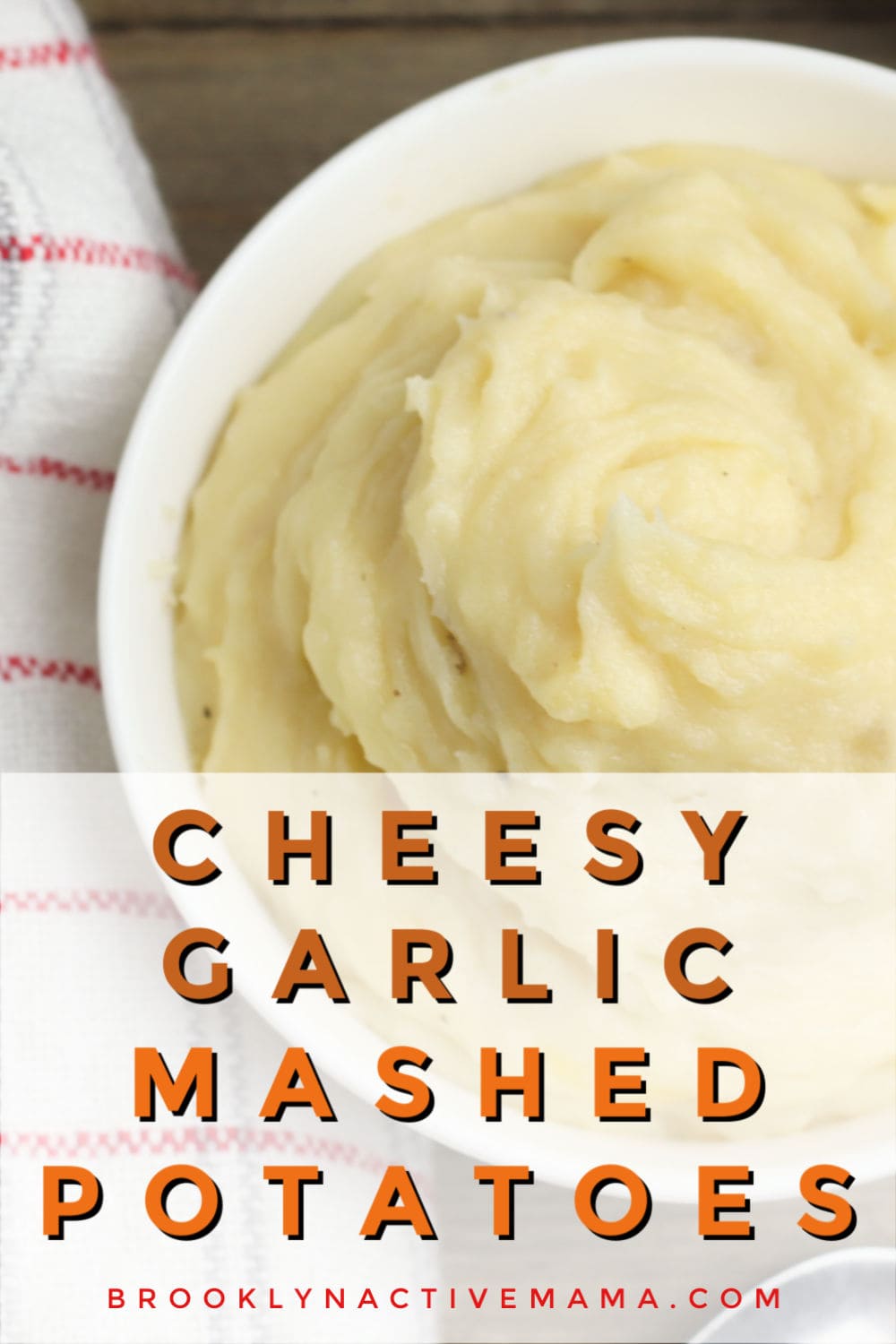 This crockpot mashed potatoes with cheddar recipe takes requires no boiling. It's perfectly delicious for thanksgiving or your next dinner party! #thanksgivingsides #thanksgivingrecipes