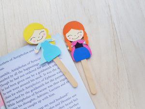 This fun craft is great for kids! Create a DIY Ana and Elsa bookmark from the Frozen franchise to use for daily reading!