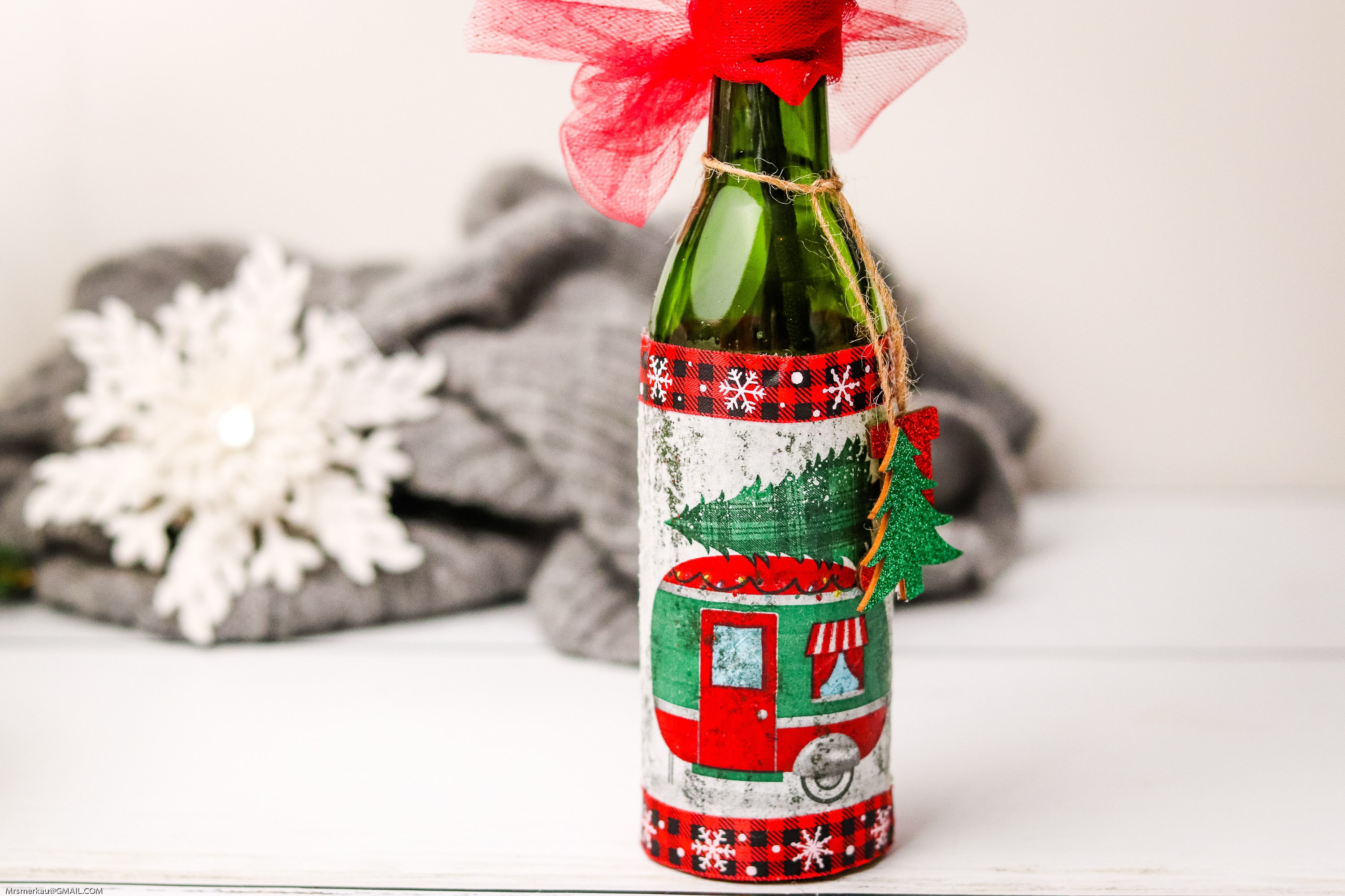 https://brooklynactivemama.com/wp-content/uploads/2019/12/DIY-Decoupage-Christmas-Centerpiece-5-2.jpg