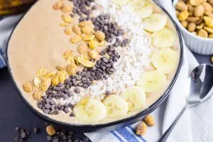 This Chocolate Peanut Butter Smoothie Bowl is quite healthy and it's a great way to feed your family breakfast or a treat that is full of nutrients! Full of amazing flavors and you can vary the toppings however you like! You can use granola, banana, coconut, chocolate chips and so much more. #healthyeating #smoothiebowl #breakfast #chocolatepeanutbutter