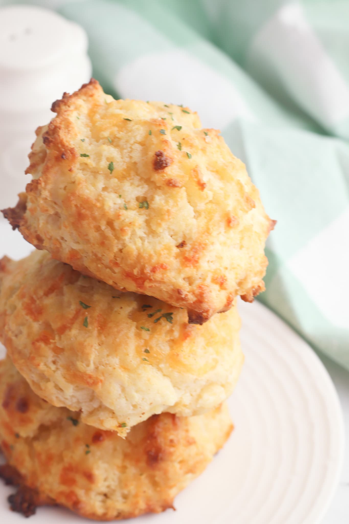 Bisquick Cheddar Bay Biscuits - Copycat Red Lobster Biscuit Recipe