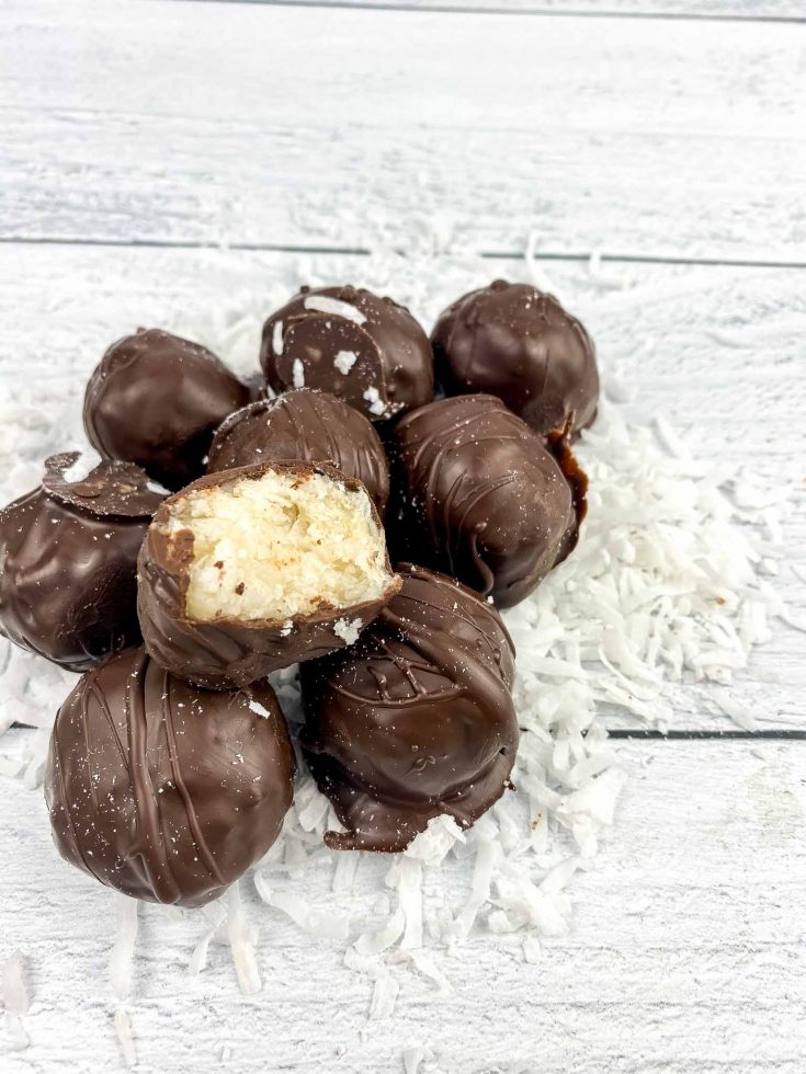 Easy and Healthy Coconut Balls 