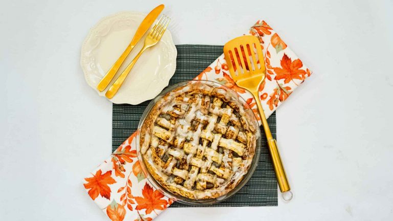 Easy Cinnamon Roll Apple Pie Recipe