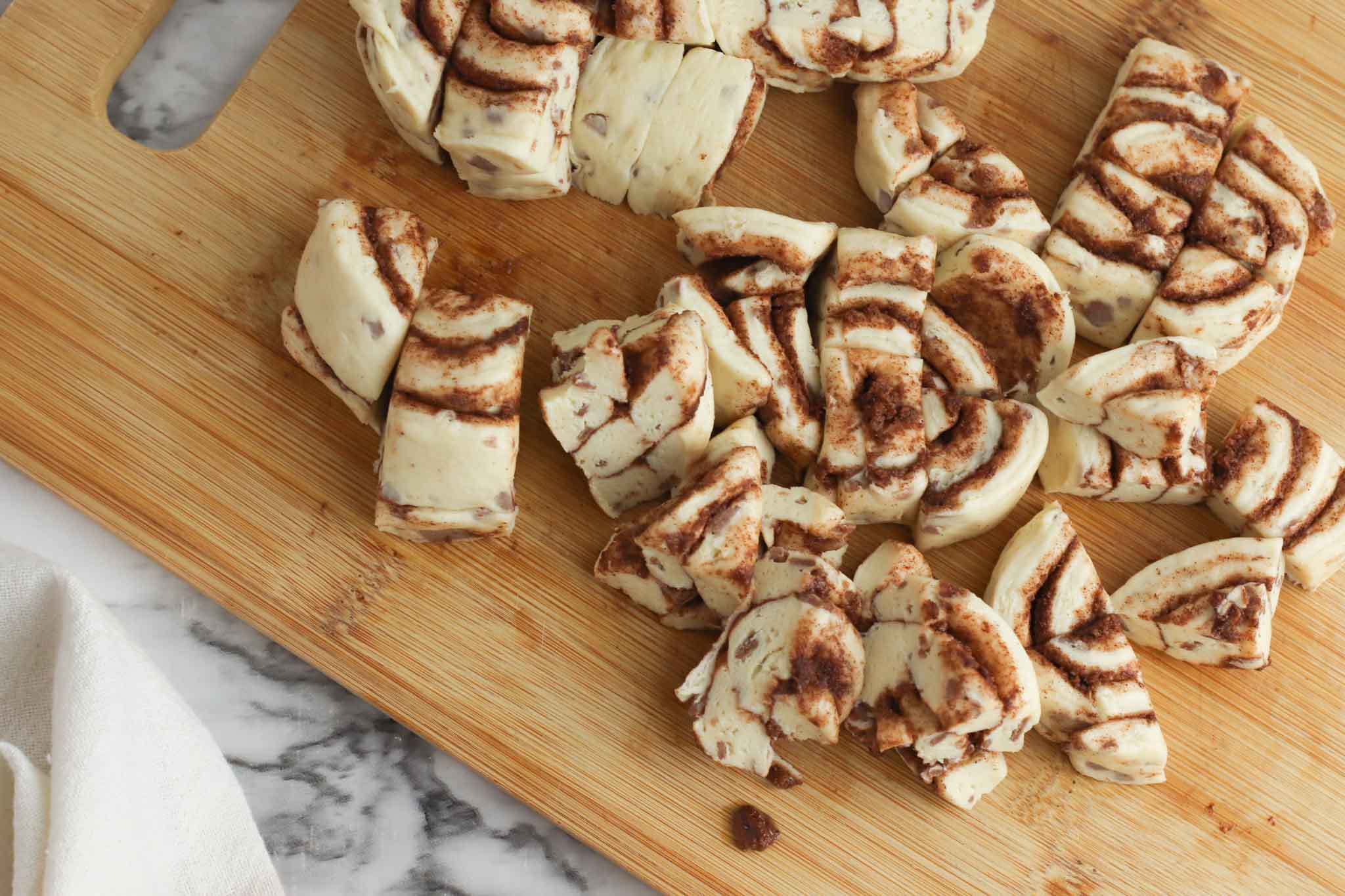 2 Ingredient Easy Apple Cinnamon Monkey Bread