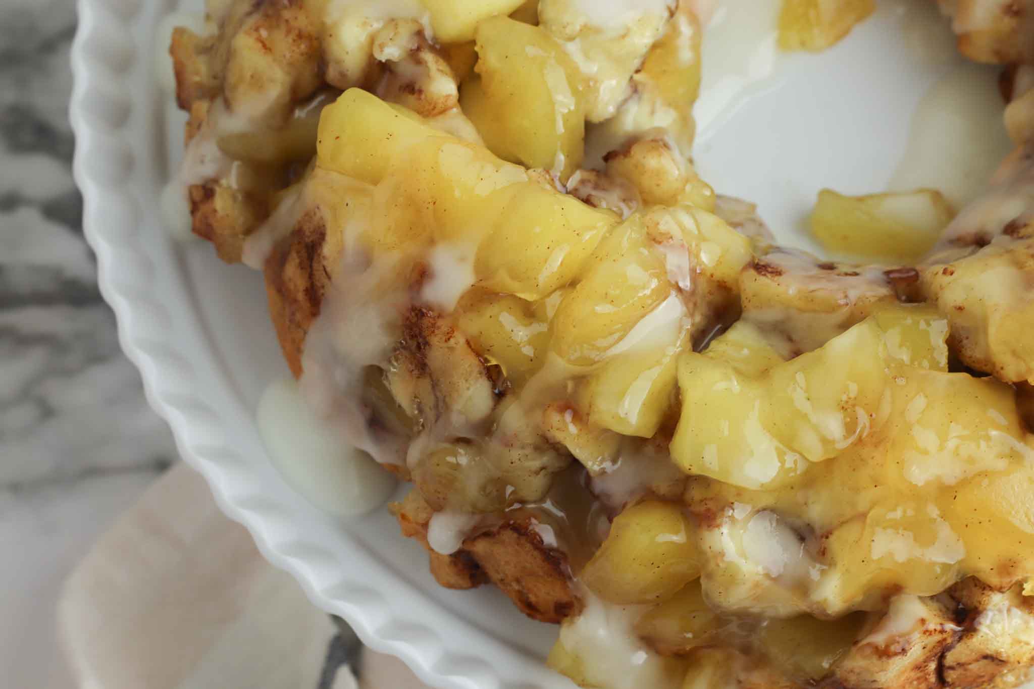 Apple Pie Monkey Bread - Ooey gooey apple cinnamon pull apart bread!