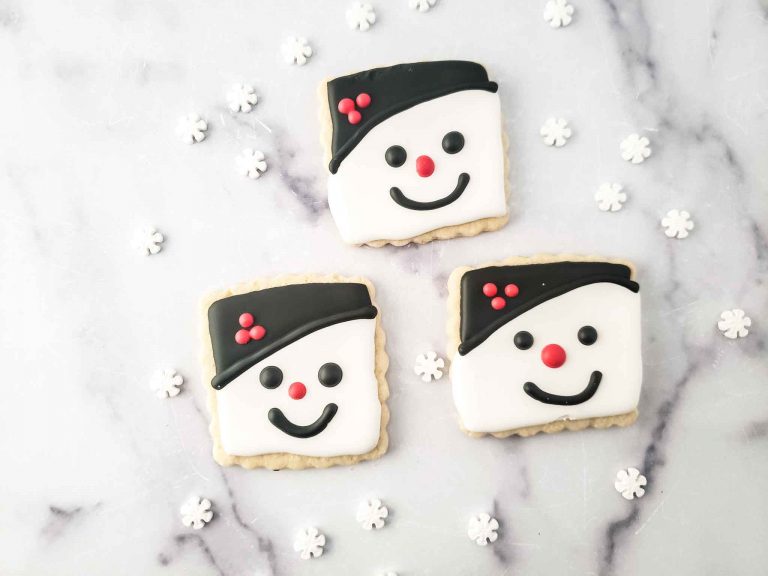 Easy Snowman Cookies Made With Store Bought Cookies