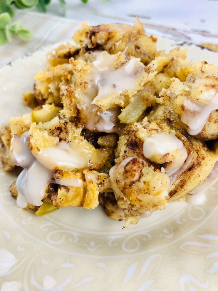 Slow Cooker Apple Cinnamon Rolls Casserole