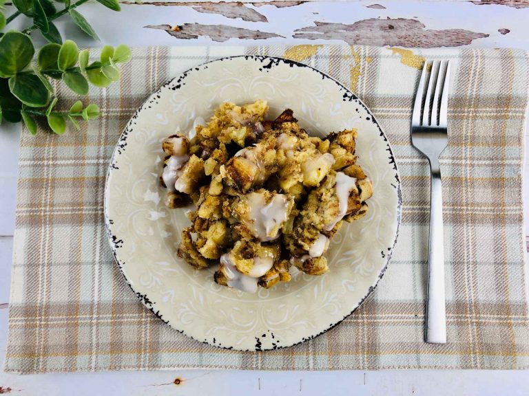 Slow Cooker Apple Cinnamon Rolls Casserole