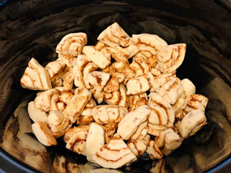 Slow Cooker Apple Cinnamon Rolls Casserole
