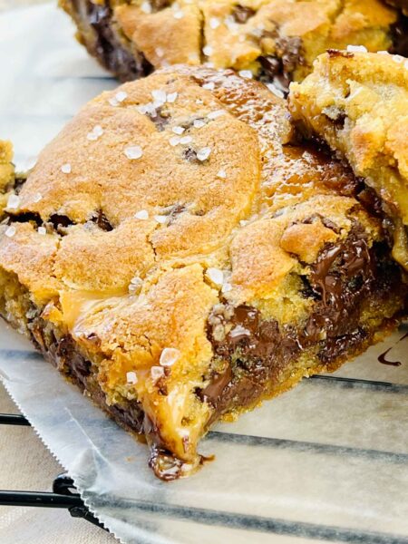 Salted Caramel Chocolate Chip Cookie Bars