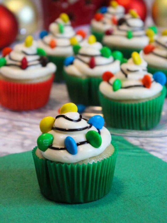 cropped-Easy-Christmas-Lights-Cupcakes-11.jpg