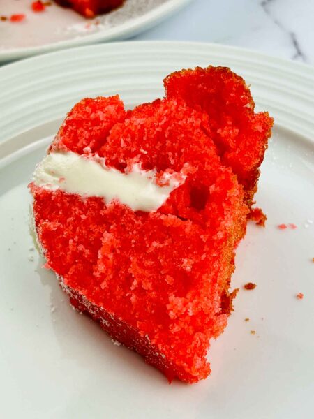strawberry bundt cake