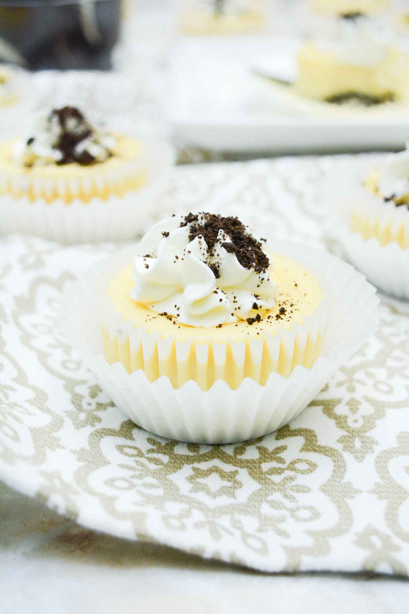 mini cookies and cream cheesecakes