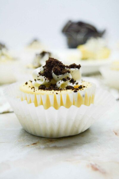 mini cookies and cream cheesecakes